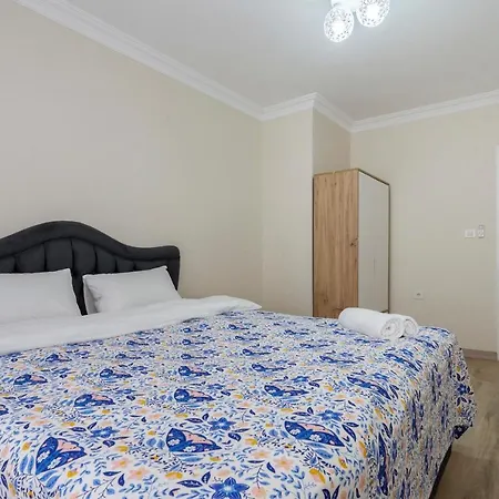 Apartment Steps Away From Historical *