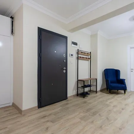 Apartment Steps Away From Historical *