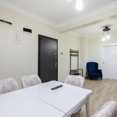 Apartment Steps Away From Historical *