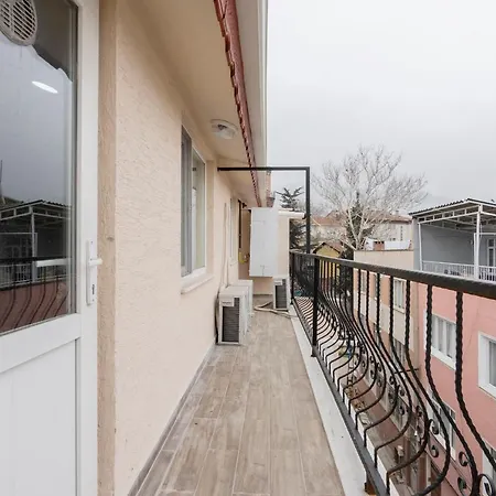 Steps Away From Historical Apartmán Bursa