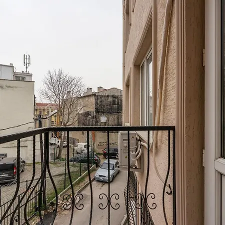 Steps Away From Historical Apartmán *
